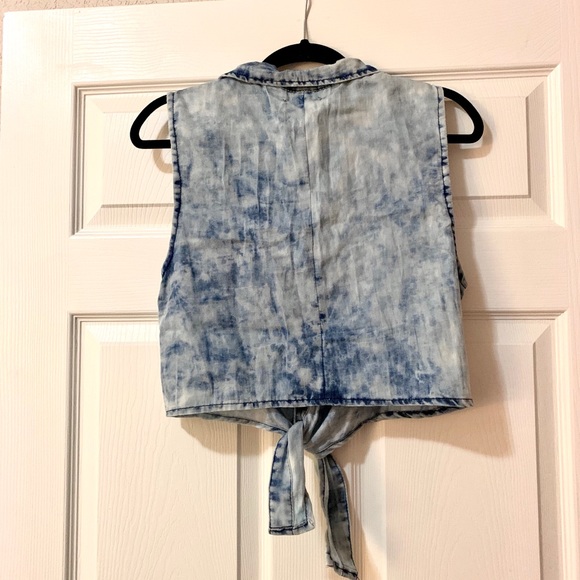 Acid Washed Tank Top With Front Tie - Picture 3 of 4